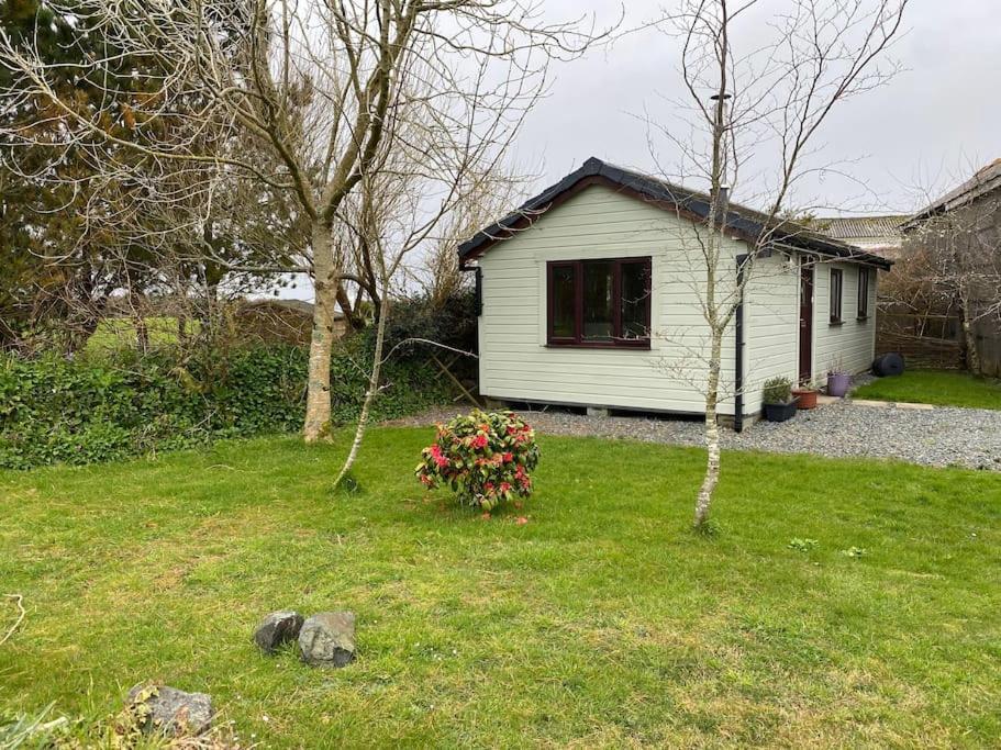 Idyllic Cornish Retreat At Puffin Lodge Хелстон Экстерьер фото